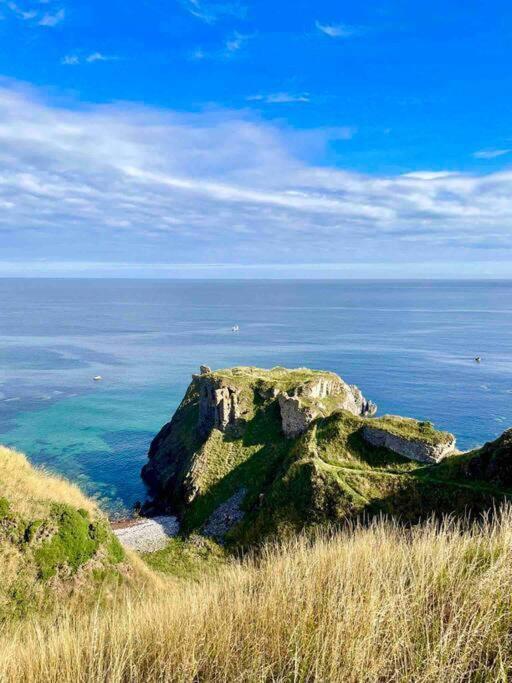 Hill Crest - Cliff Top Cottage With Stunning Views Cullen Bagian luar foto