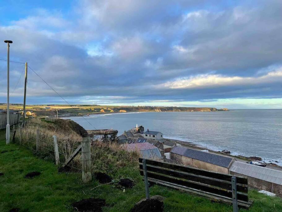 Hill Crest - Cliff Top Cottage With Stunning Views Cullen Bagian luar foto