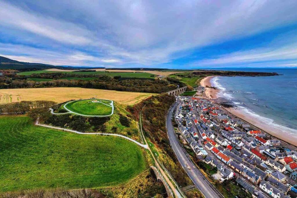 Hill Crest - Cliff Top Cottage With Stunning Views Cullen Bagian luar foto